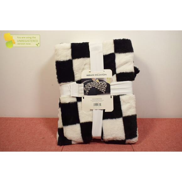 Makers Collective Teen Plush Checkered Throw Blanket Black and White* - Picture 1 of 5